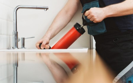 Como desentupir a pia da cozinha?